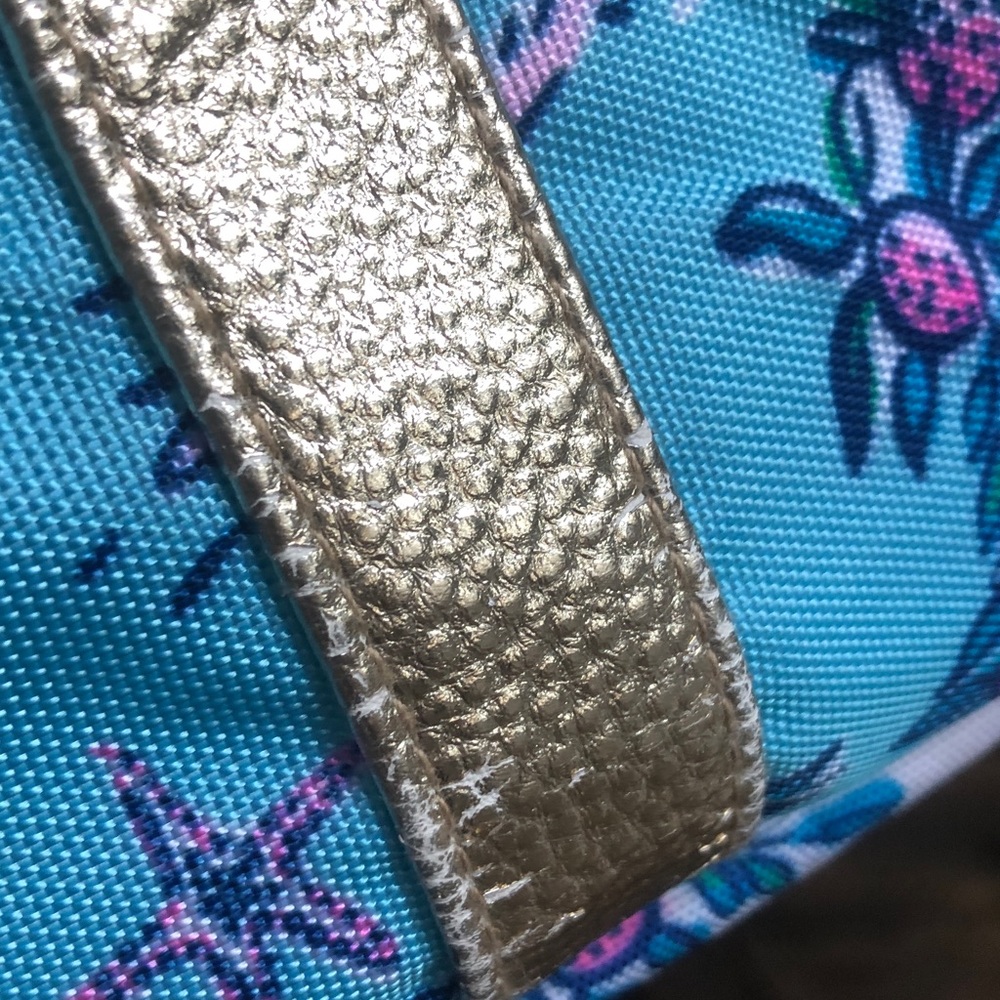 Lilly Pulitzer Overnight Bag Amalfi Blue Lilly’s Roadtrip Florida FREE GIFT - Picture 14 of 15